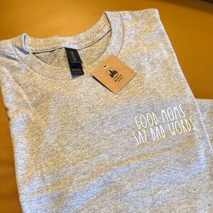 Good Moms Say Bad Words
Gildan Gray Heavy Cotton Tee